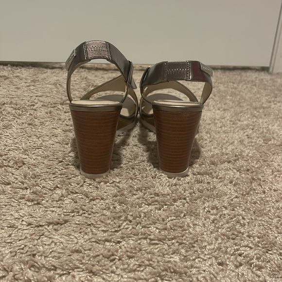 Metallic wedge Calvin Klein sandals size 10 - Picture 3 of 4
